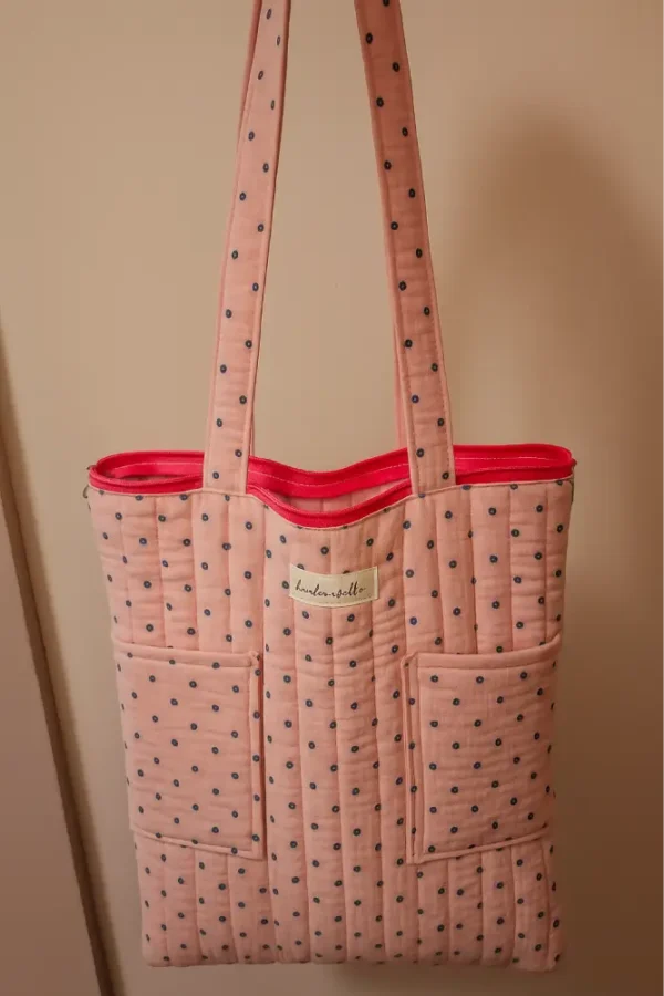 Bolsa de tela estilo tote rosa con lunares azul marino