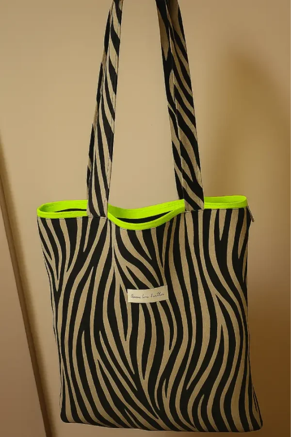 Bolsa de tela estilo tote bag con estampado de cebra