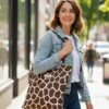 Bolsa de tela estilo tote bag con estampado de jirafa
