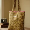 Bolsa estilo tote estampado leopardo Bolsa de tela con estampado de leopardo y cremallera rosa, tote bag de algodón sostenible y reutilizable para mujer, bolsa hecha a mano con diseño animal print moderno.