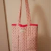 Bolsa de tela rosa con lunares pequeños azules y cremallera rosa fucsia, tote bag de algodón para mujer con diseño alegre y moderno