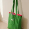 Bolsa de tela vichy verde y rosa con cremallera fucsia ,tote bag de algodón para mujer ideal para el día a día.