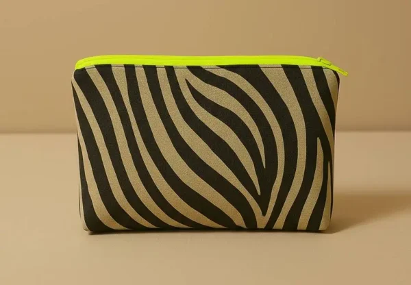 Neceser de estampado animal print de cebra con cremallera neón